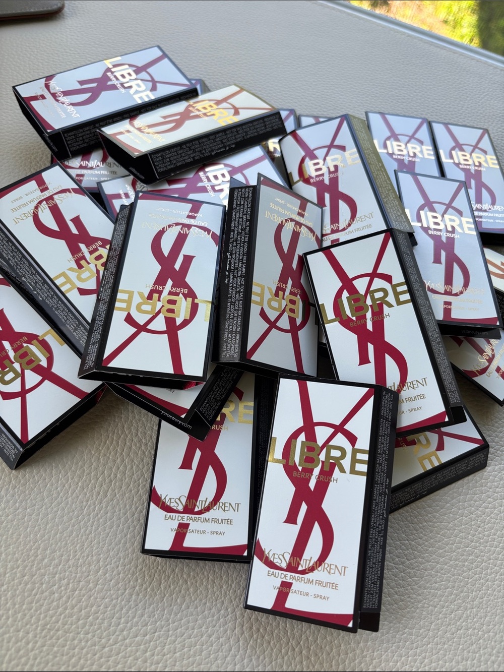 Yves Saint Laurent Libre Eau de Parfum Berry Crush - (25 samples )